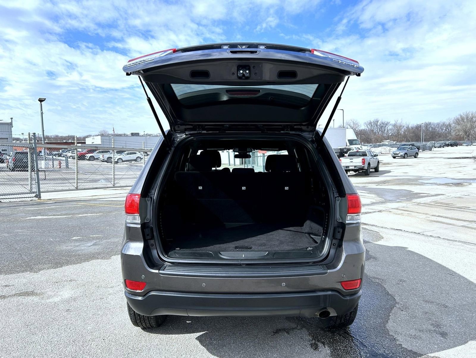 Used 2018 Jeep Grand Cherokee Laredo image 21