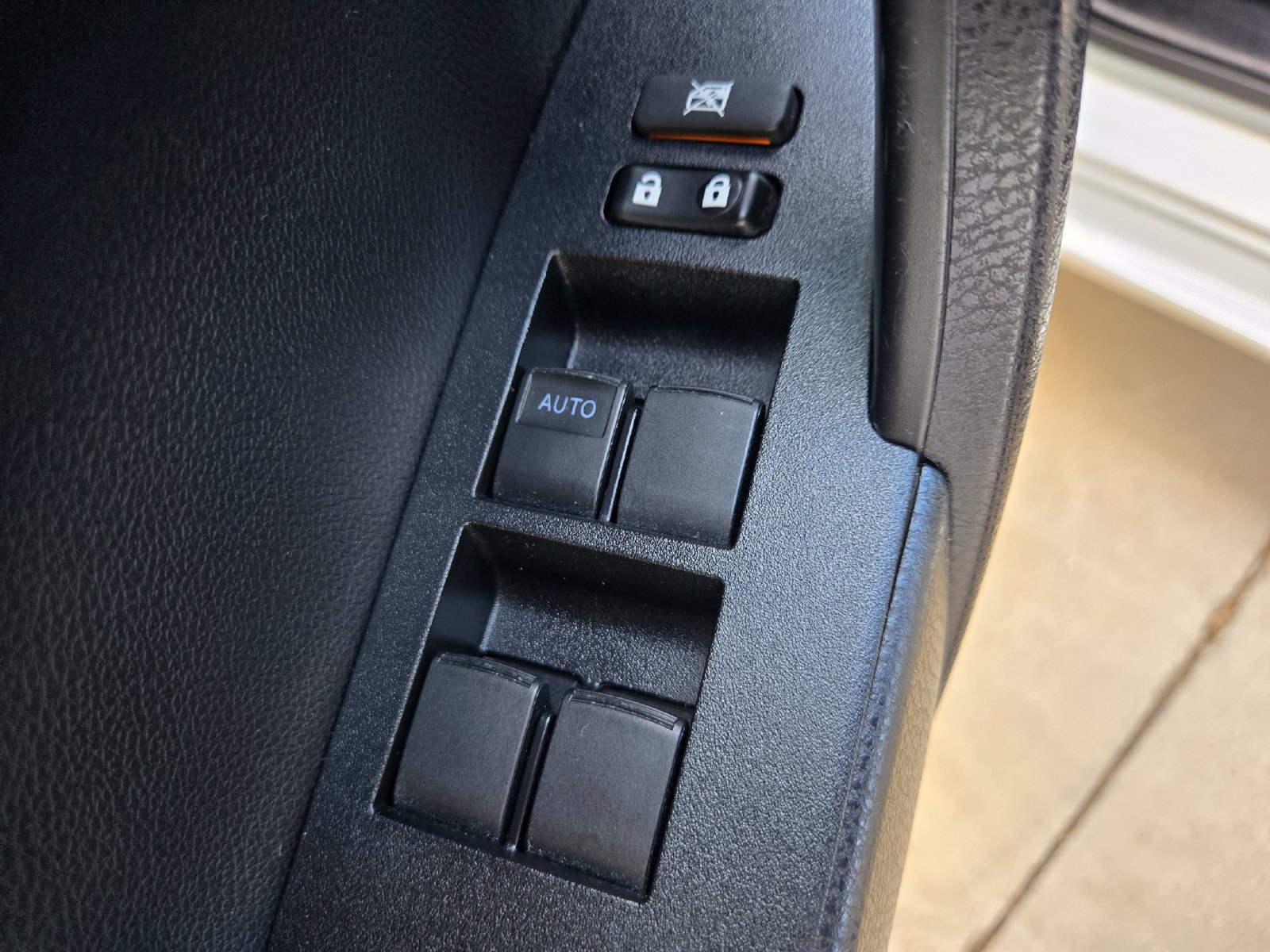 Used 2018 Toyota Corolla XSE FWD image 29
