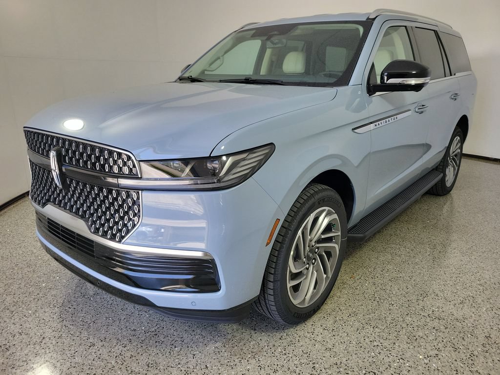 New 2027 Lincoln Navigator Premiere RWD image 2