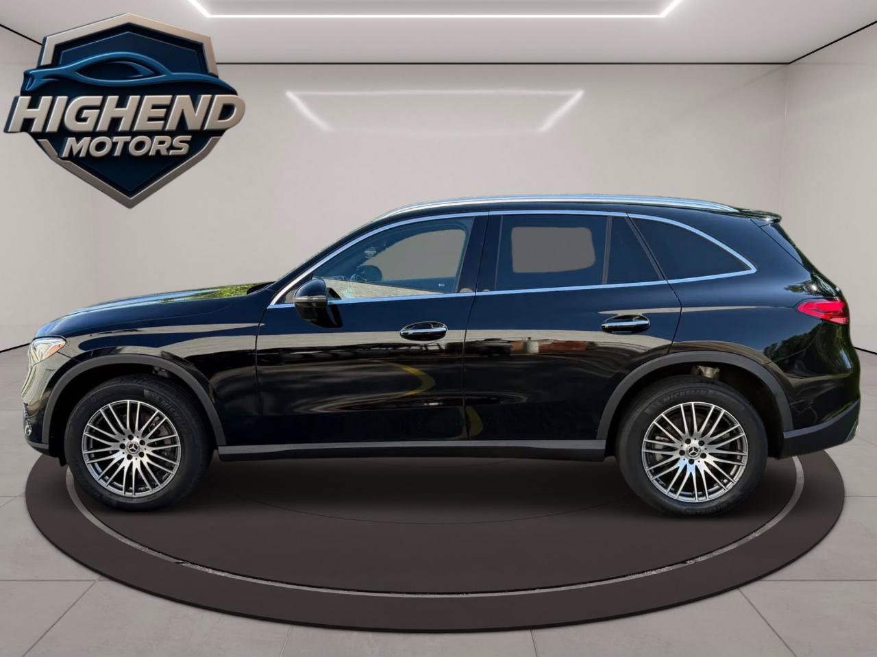 Used 2024 Mercedes-Benz GLC 300 4MATIC image 3