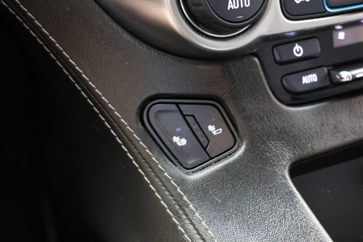 Used 2019 Chevrolet Suburban LT AWD/4WD image 9