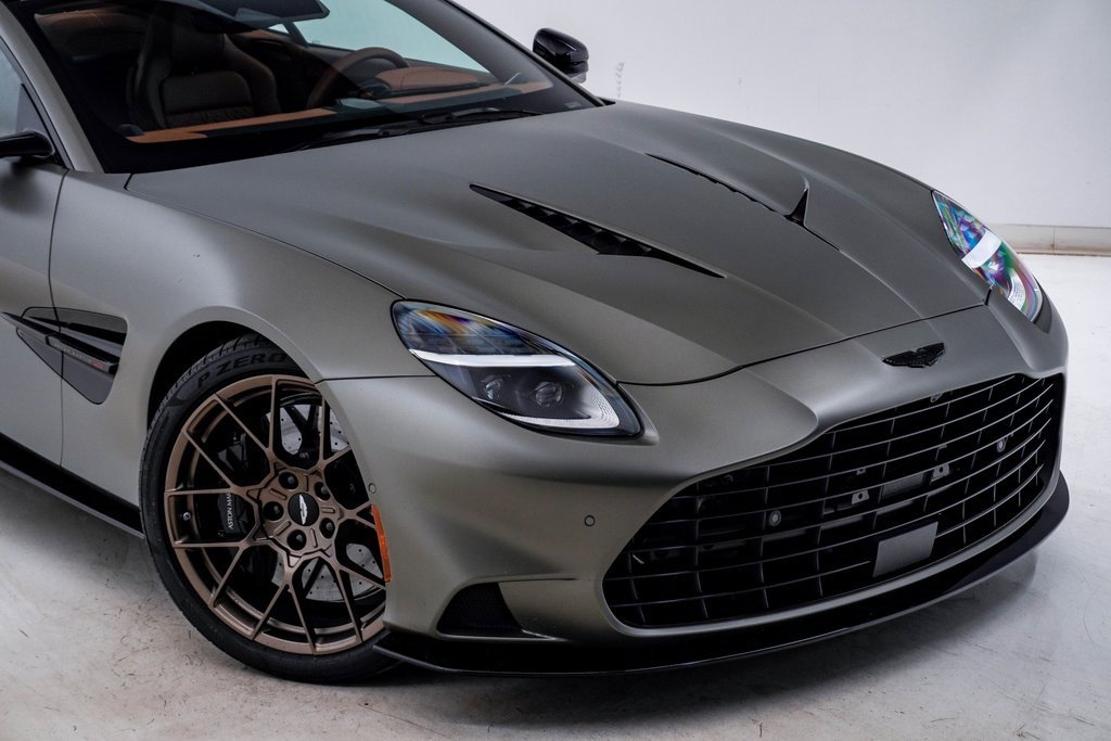 Used 2025 Aston Martin Vanquish image 5