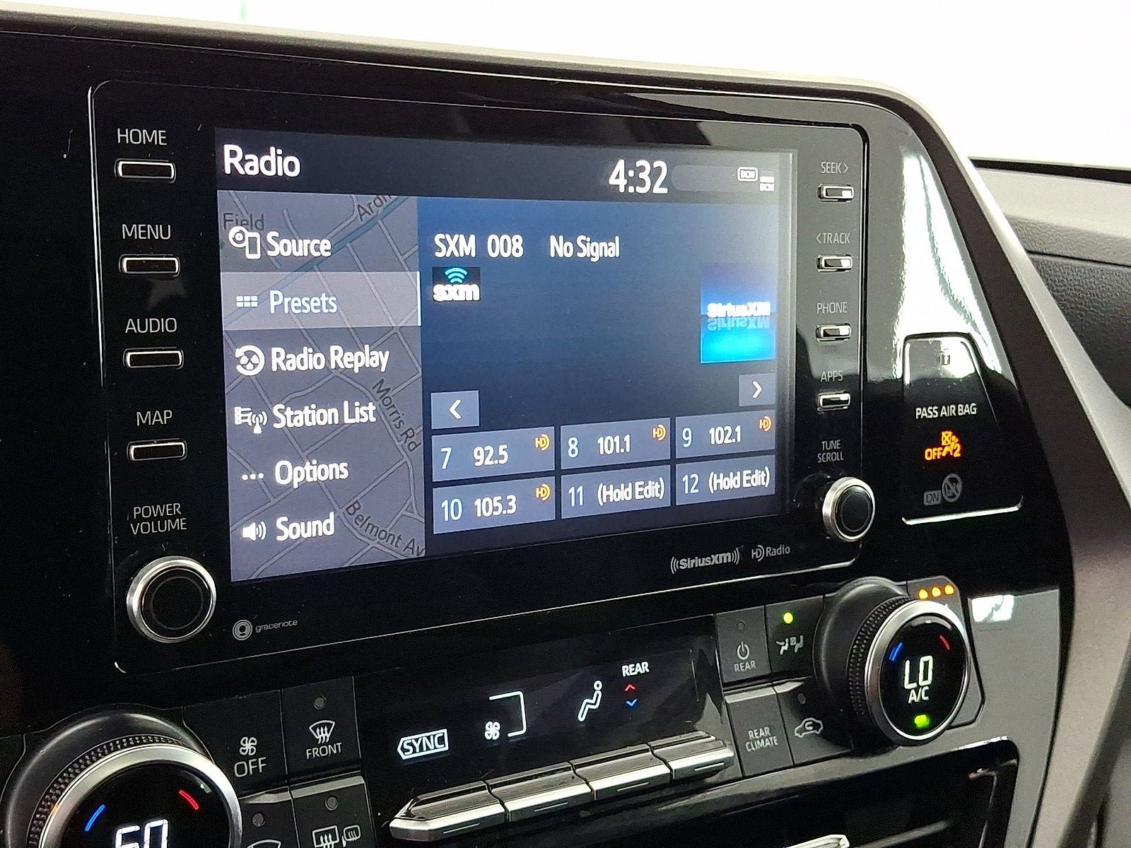 Used 2021 Toyota Highlander XLE AWD/4WD image 6