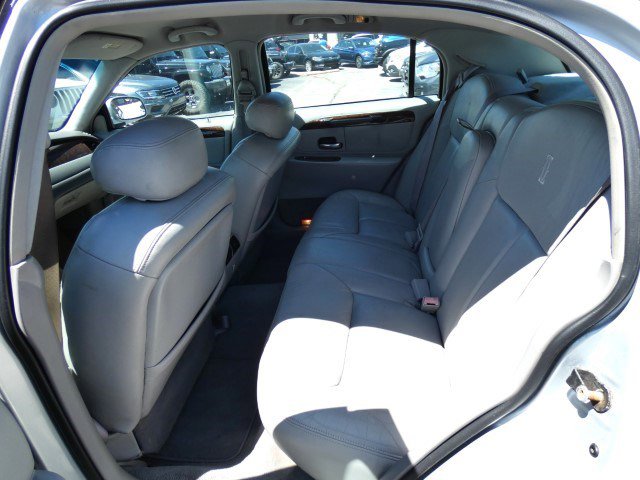 Used 2001 Lincoln Town Car Cartier image 8