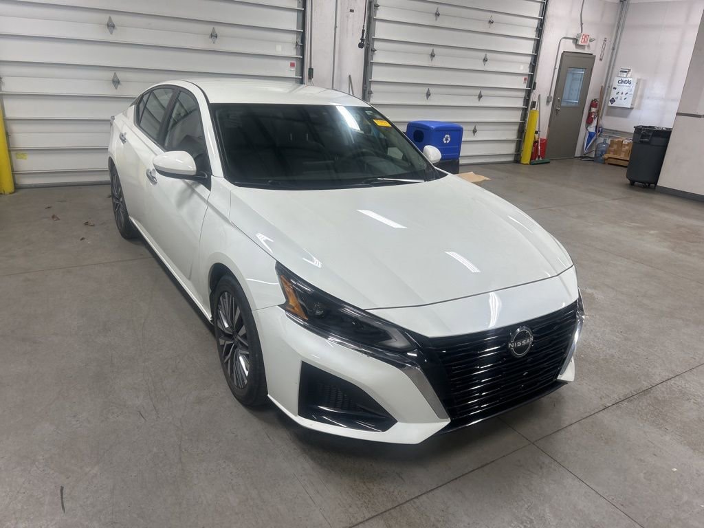 Used 2023 Nissan Altima 2.5 SV image 1