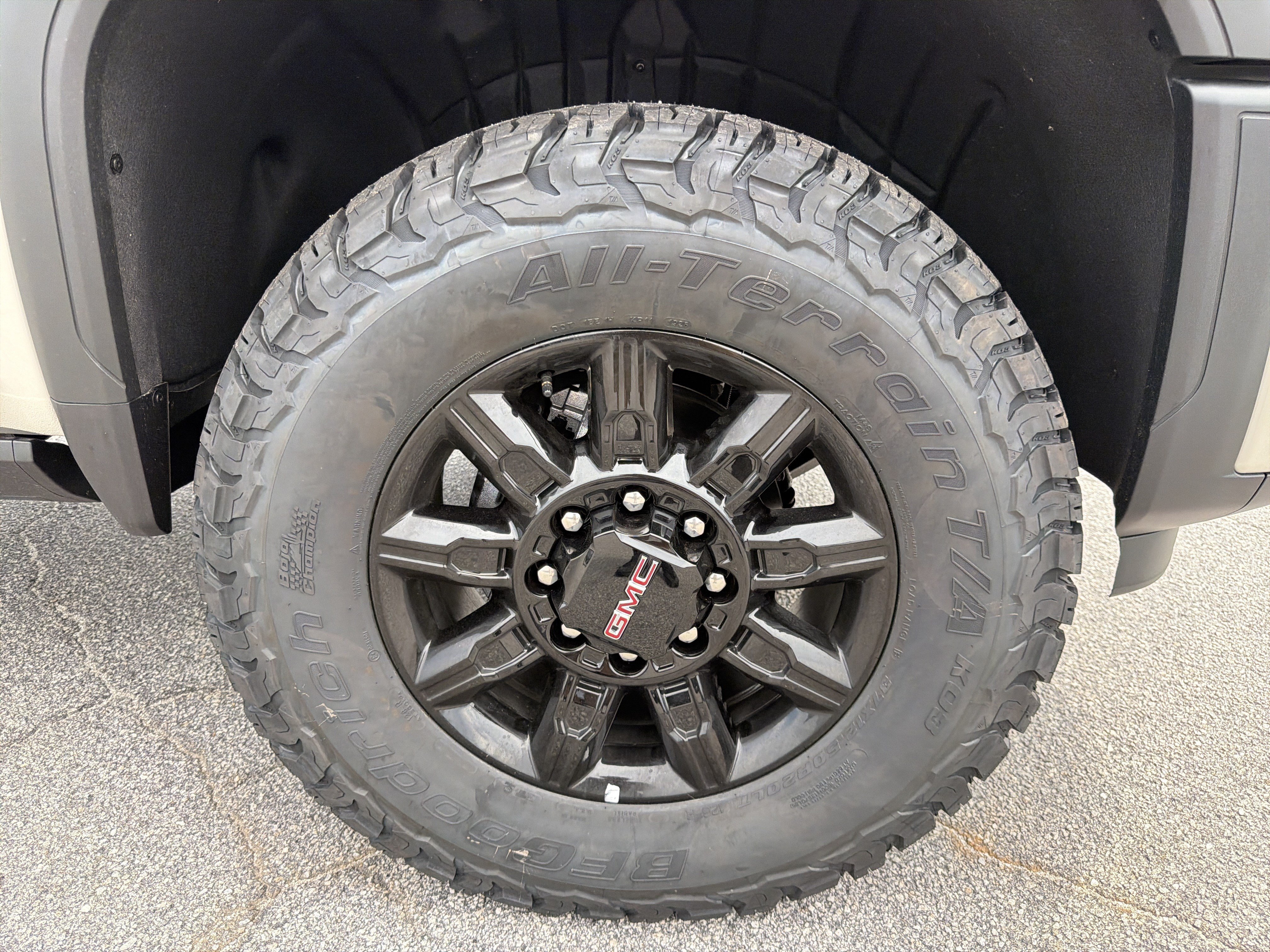 New 2026 GMC Sierra 2500 AT4 w/ AT4 Premium Plus Package AWD/4WD image 13