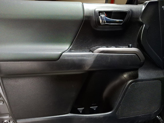 Used 2022 Toyota Tacoma TRD Off-Road w/ Technology Package image 12