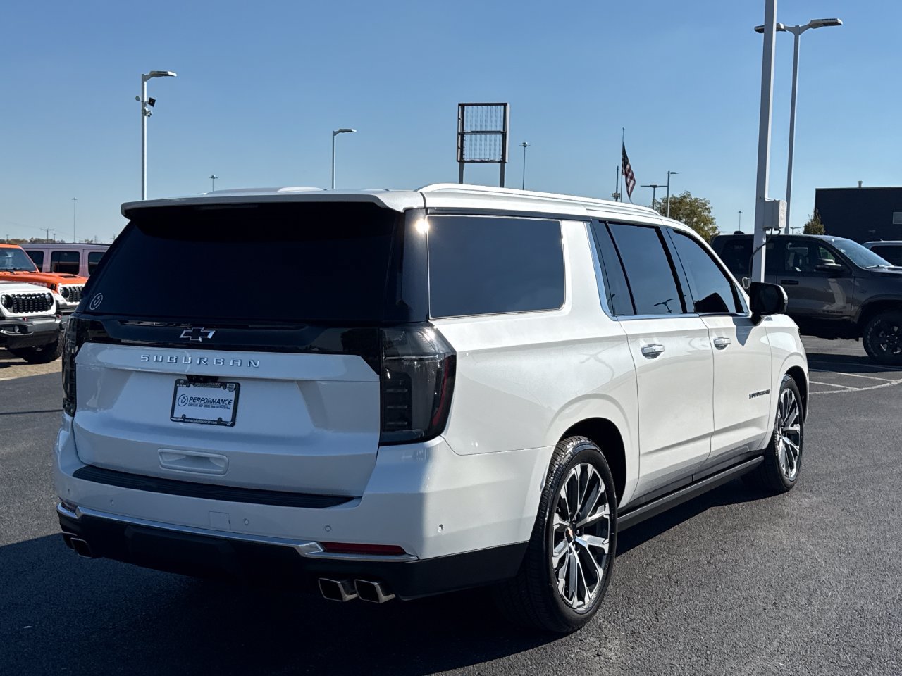 Used 2025 Chevrolet Suburban High Country AWD/4WD image 3