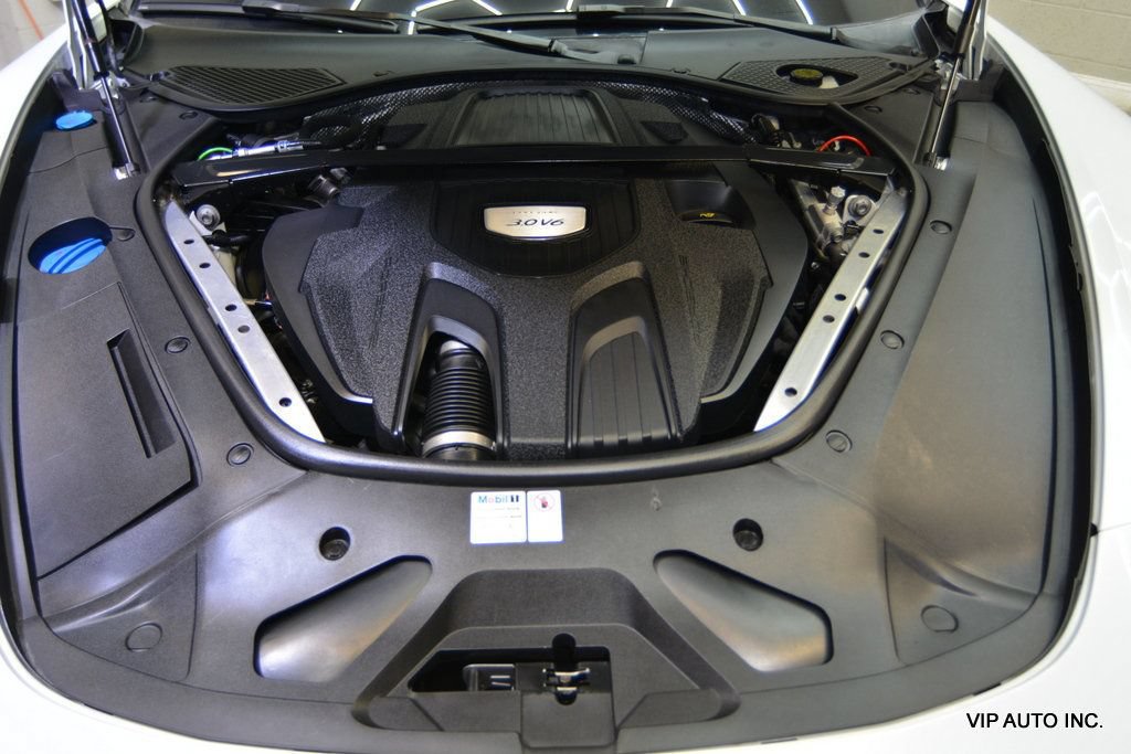 Used 2018 Porsche Panamera 4 AWD/4WD image 32