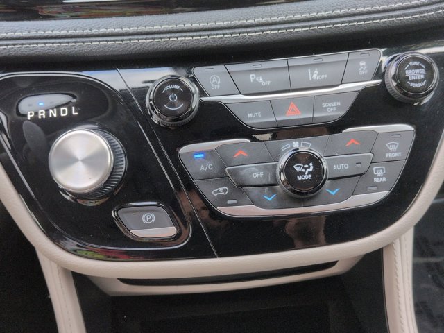 Used 2024 Chrysler Pacifica Limited image 15