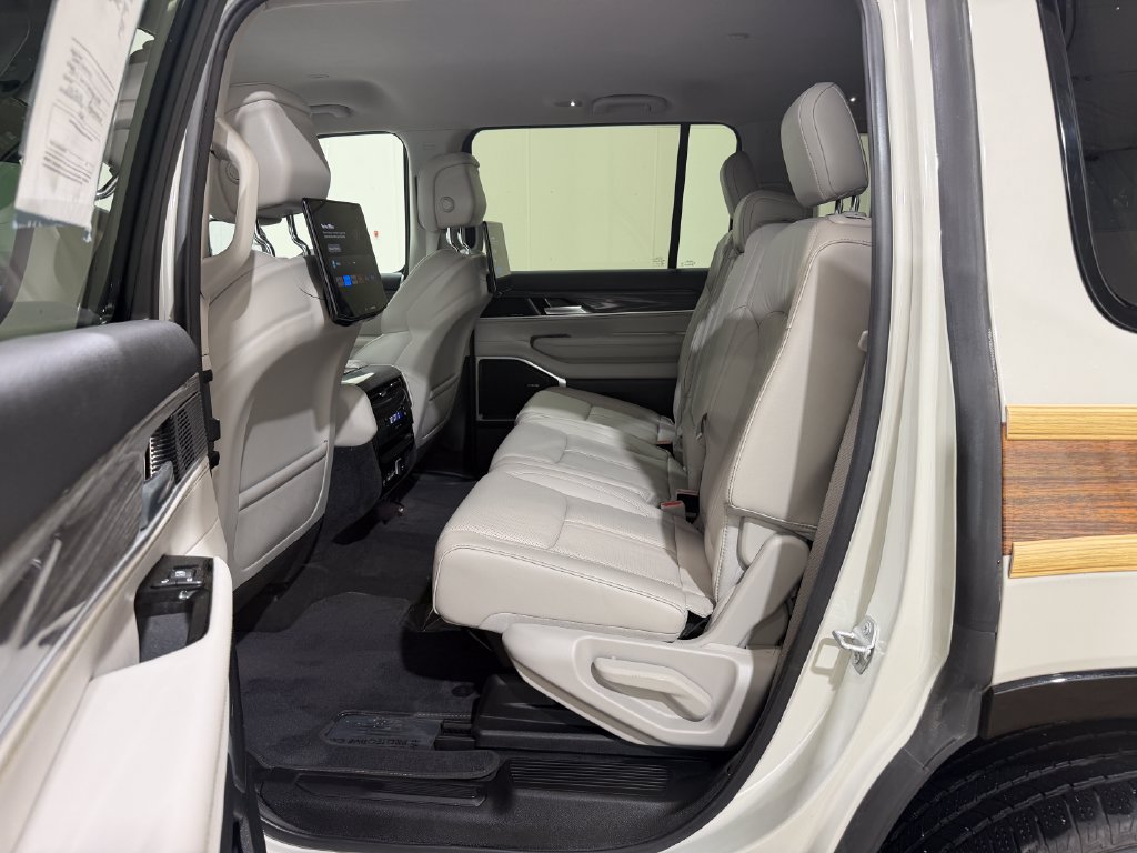 Used 2022 Jeep Wagoneer Series II w/ Rear Seat Video Group 1 AWD/4WD image 34