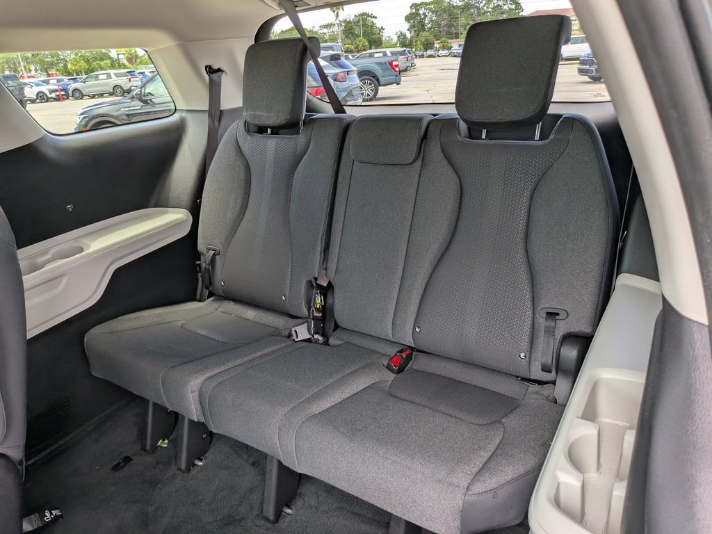 Certified 2024 Kia Carnival LX FWD image 19