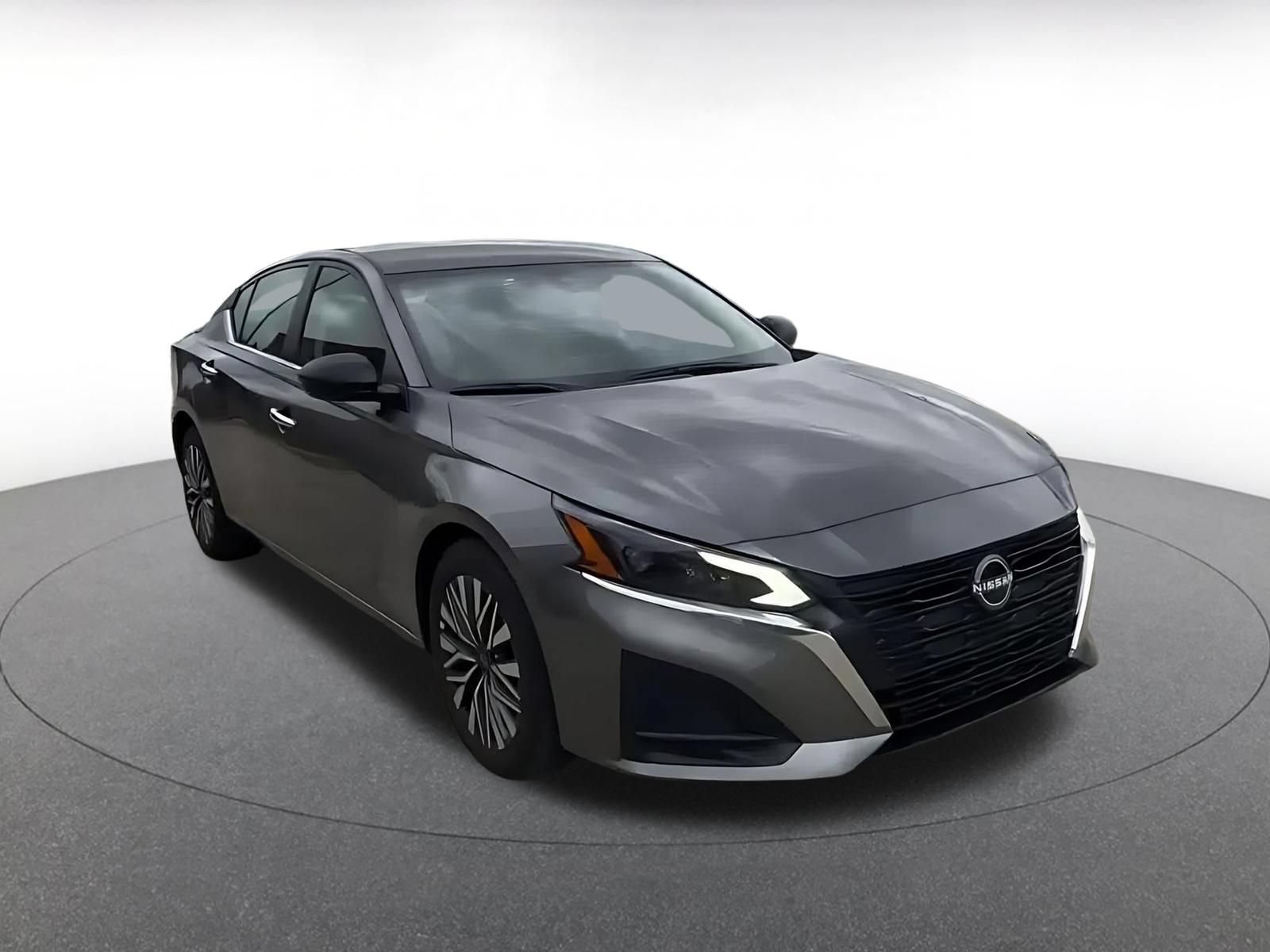 Used 2025 Nissan Altima 2.5 SV FWD image 3
