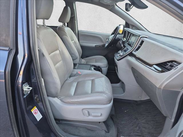 Used 2019 Toyota Sienna XLE w/ XLE Navigation Package FWD image 14