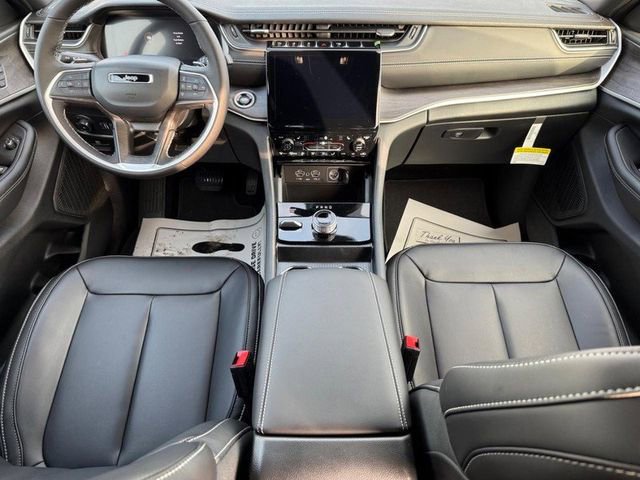 New 2025 Jeep Grand Cherokee Limited w/ Black Appearance Package image 13