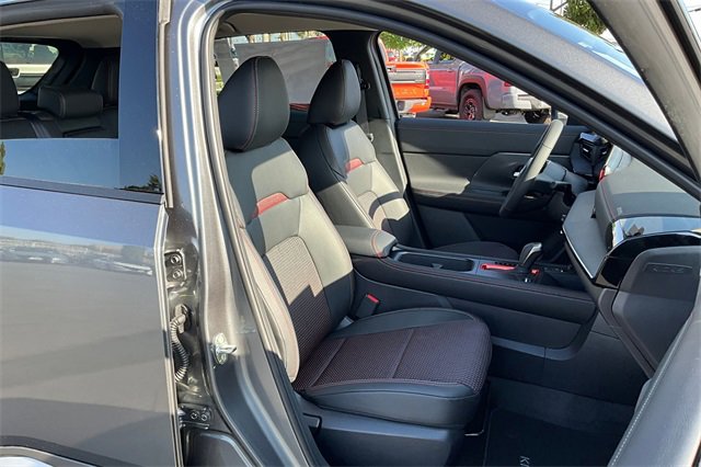 New 2026 Nissan Kicks SR w/ Cold Weather Package image 11