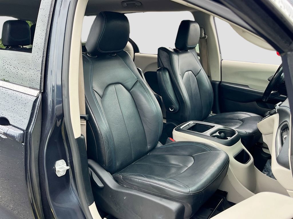 Certified 2021 Chrysler Pacifica Touring-L w/ Uconnect Theater Family Group image 29