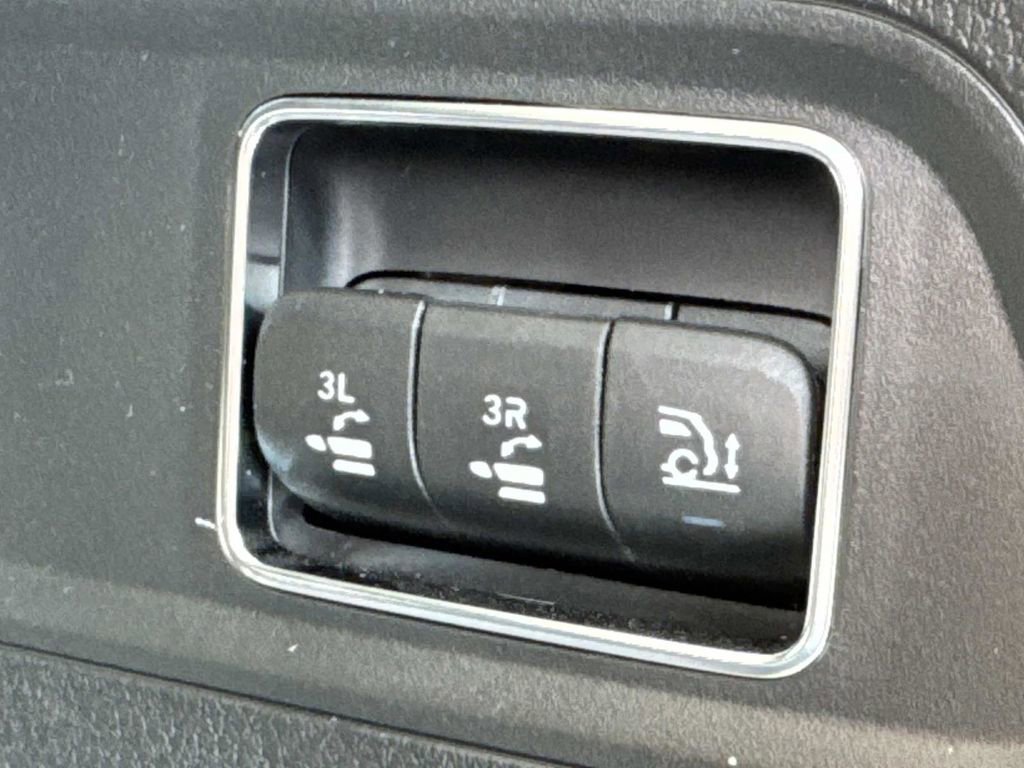 Used 2025 Mercedes-Benz GLS 450 4MATIC image 7