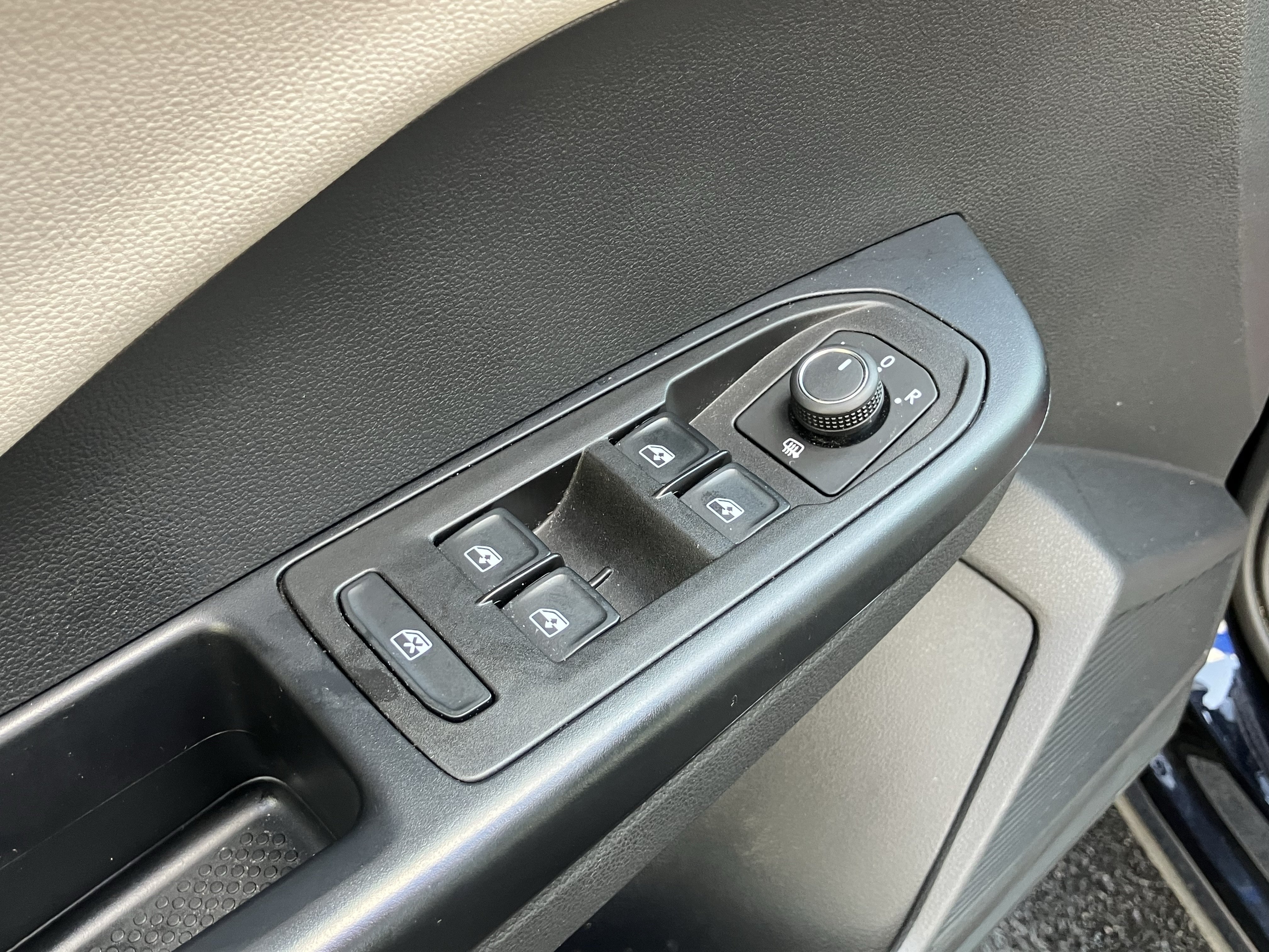Used 2025 Volkswagen Taos S AWD/4WD image 15