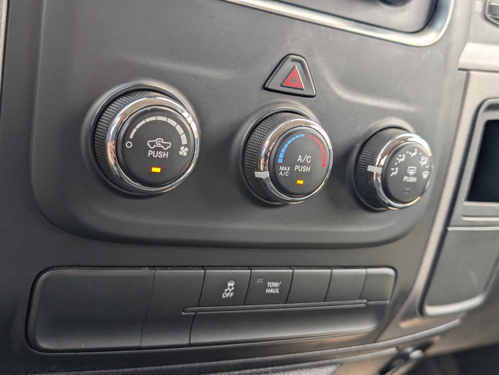 Used 2014 RAM 1500 Express RWD image 15