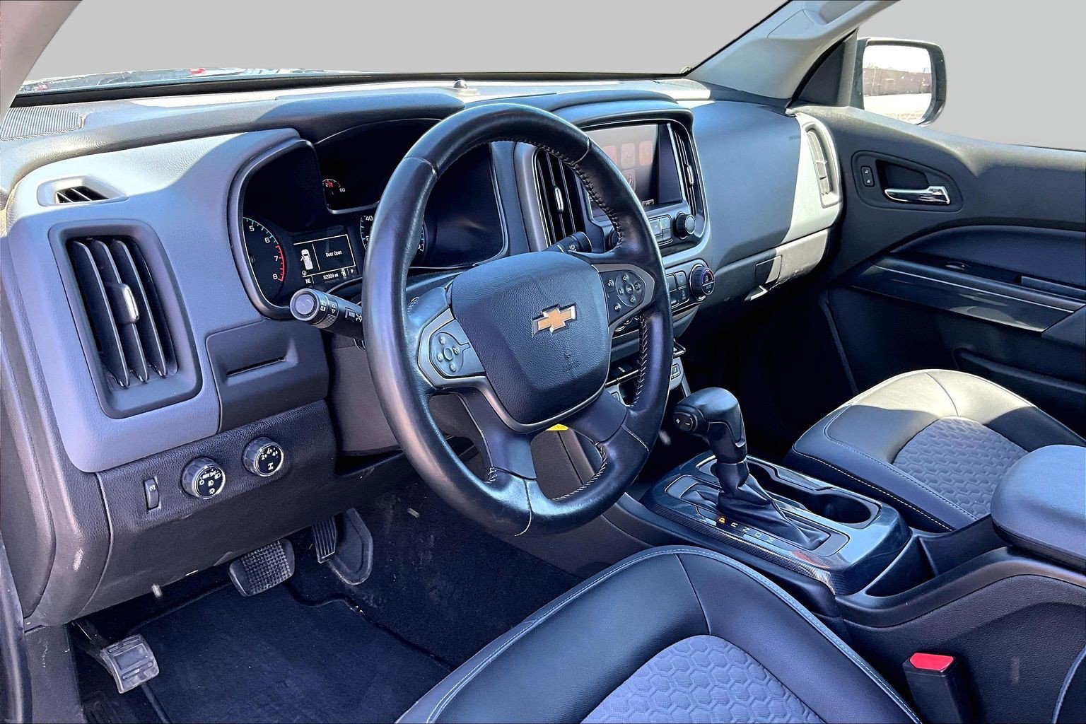 Used 2015 Chevrolet Colorado Z71 AWD/4WD image 11