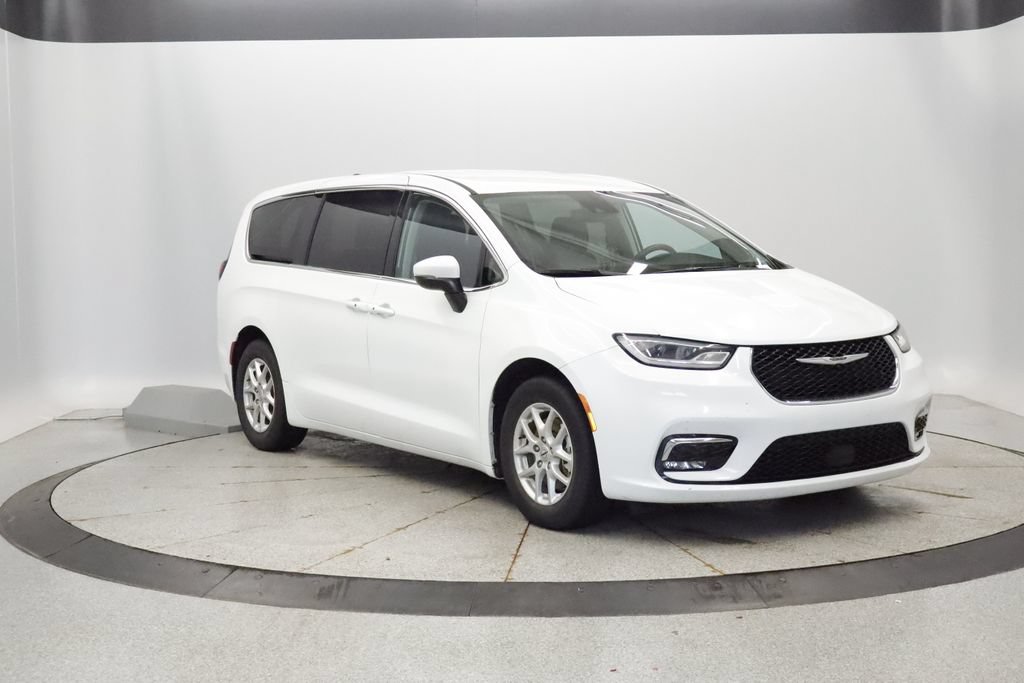Certified 2023 Chrysler Pacifica Touring-L FWD image 9