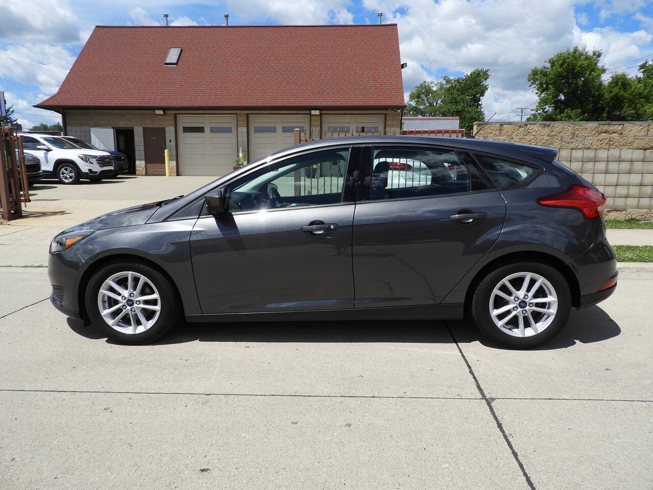 Used 2018 Ford Focus SE FWD image 6
