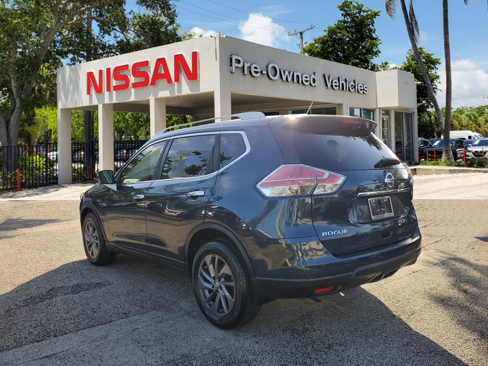 Used 2016 Nissan Rogue SL w/ SL Premium Package image 6