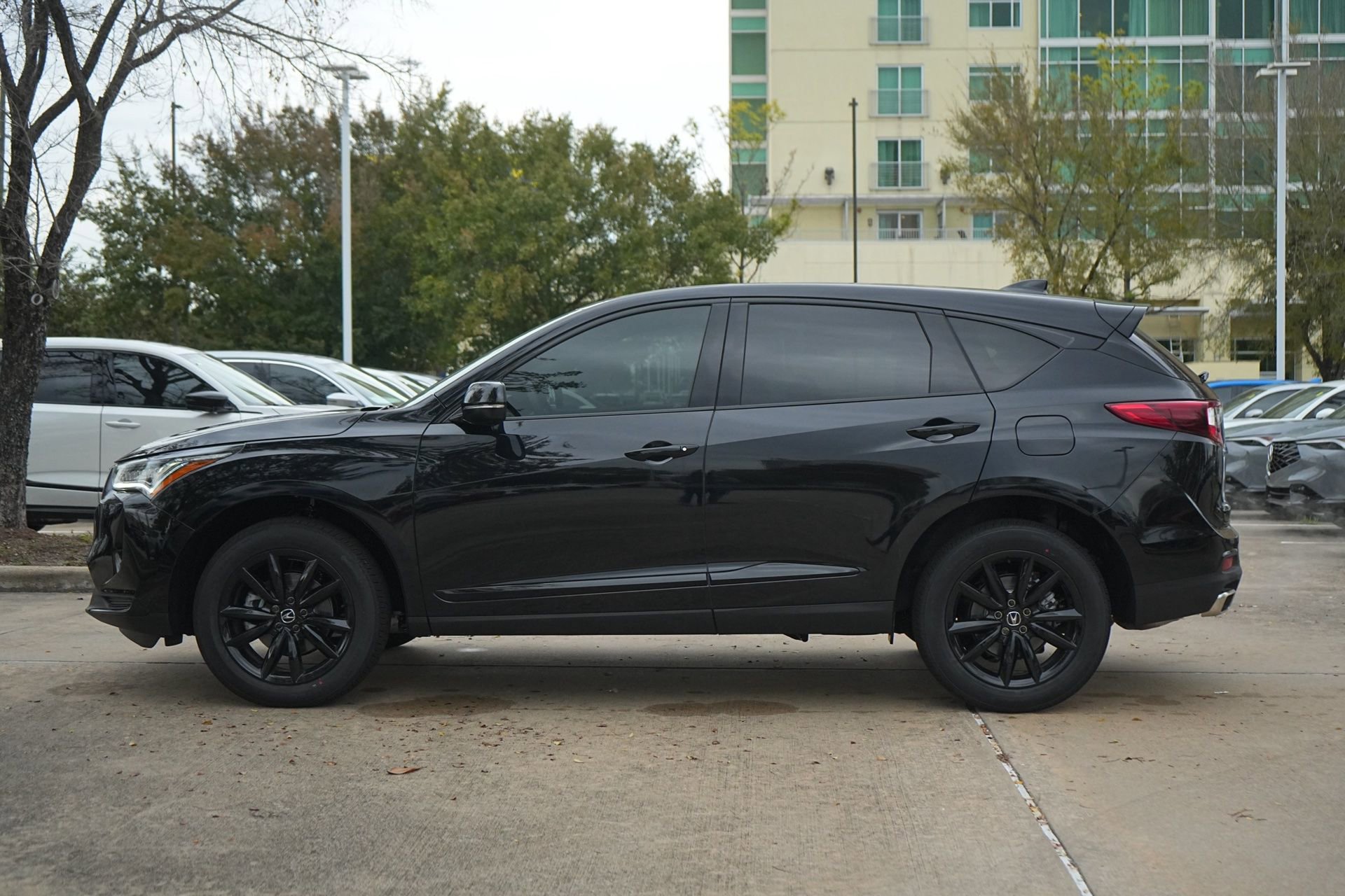 Used 2025 Acura RDX SH-AWD image 3