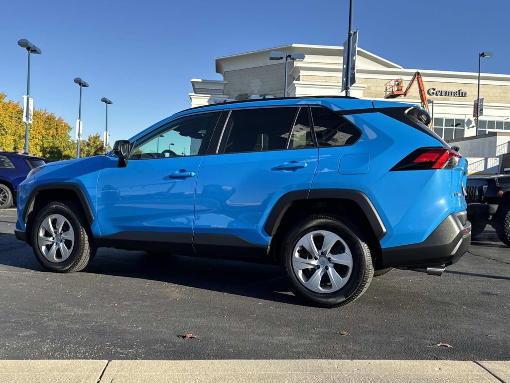 Used 2019 Toyota RAV4 LE image 4