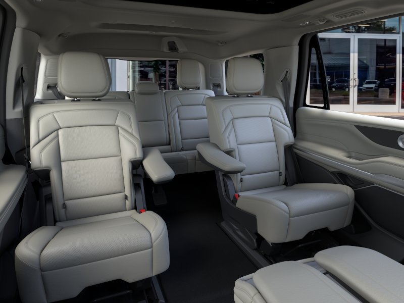 New 2026 Lincoln Navigator Reserve w/ Jet Appearance Package AWD/4WD image 11