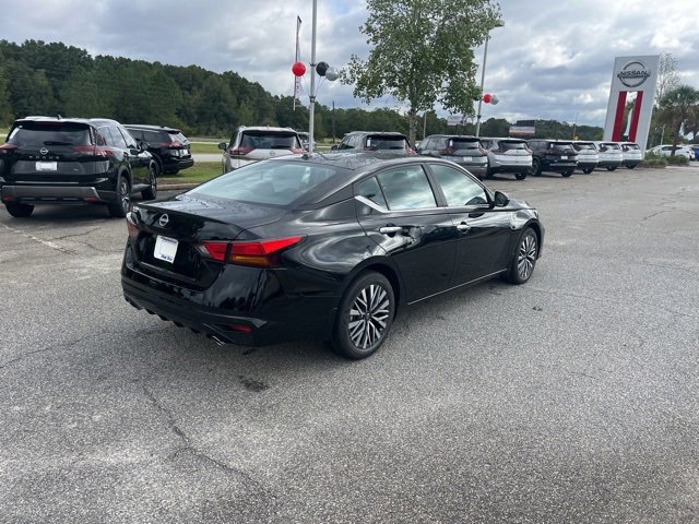 Used 2025 Nissan Altima 2.5 SV w/ SV Premium Package image 11