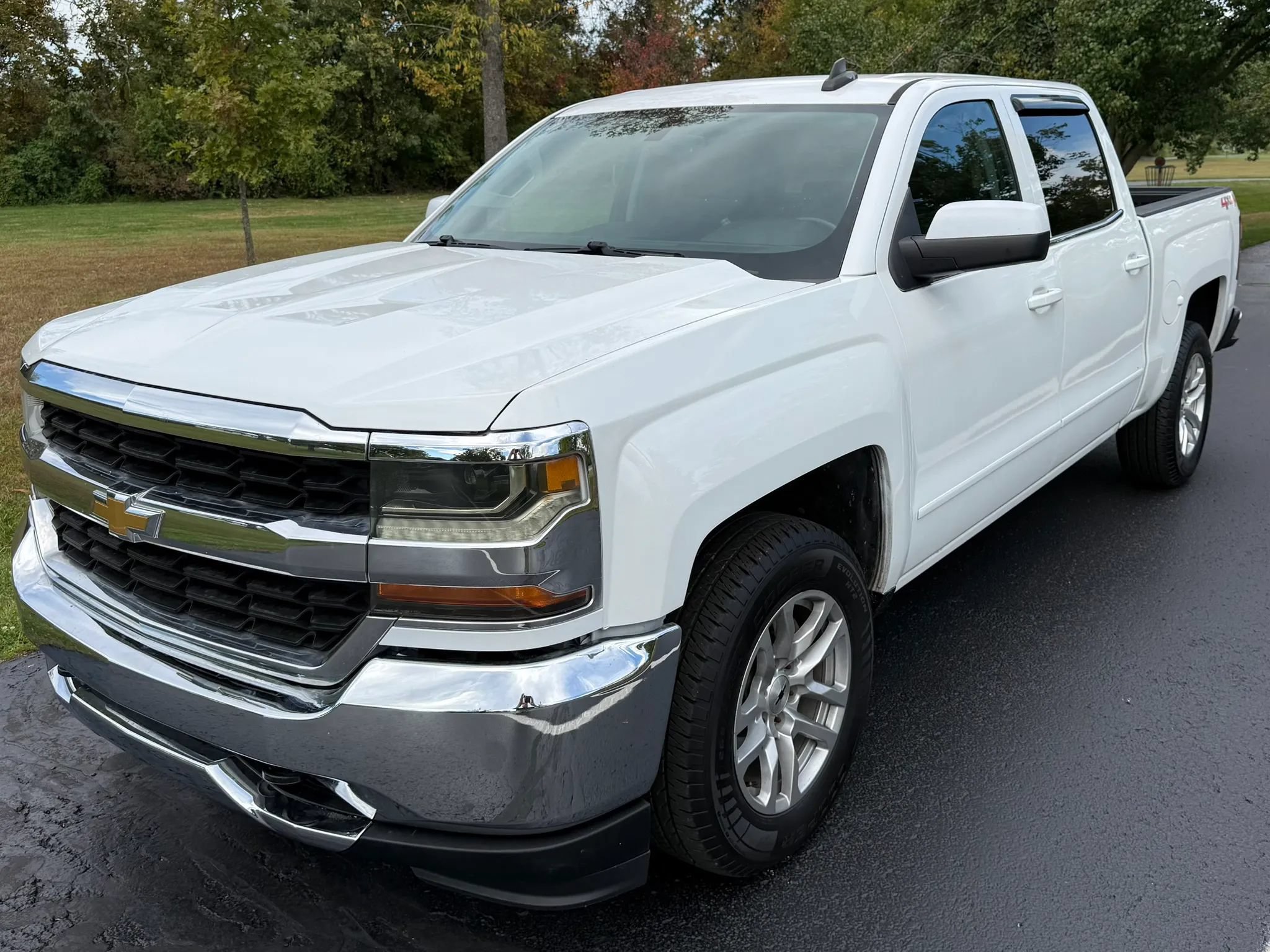 Used 2018 Chevrolet Silverado 1500 LT AWD/4WD image 2