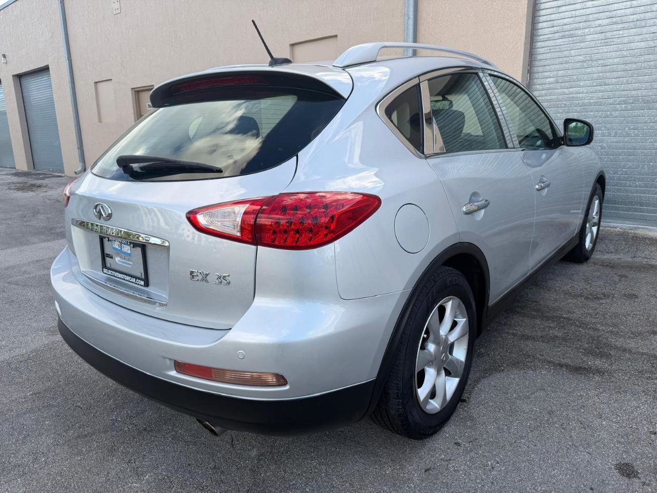 Used 2010 INFINITI EX35 Journey RWD image 10