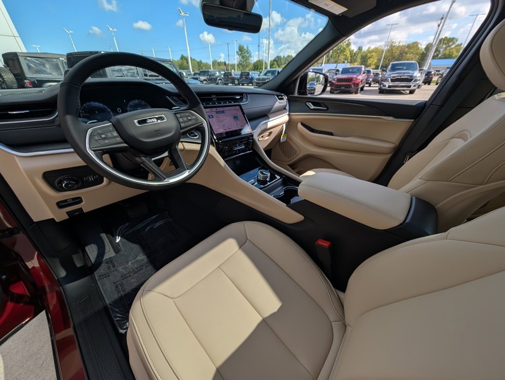 New 2025 Jeep Grand Cherokee L Limited image 2