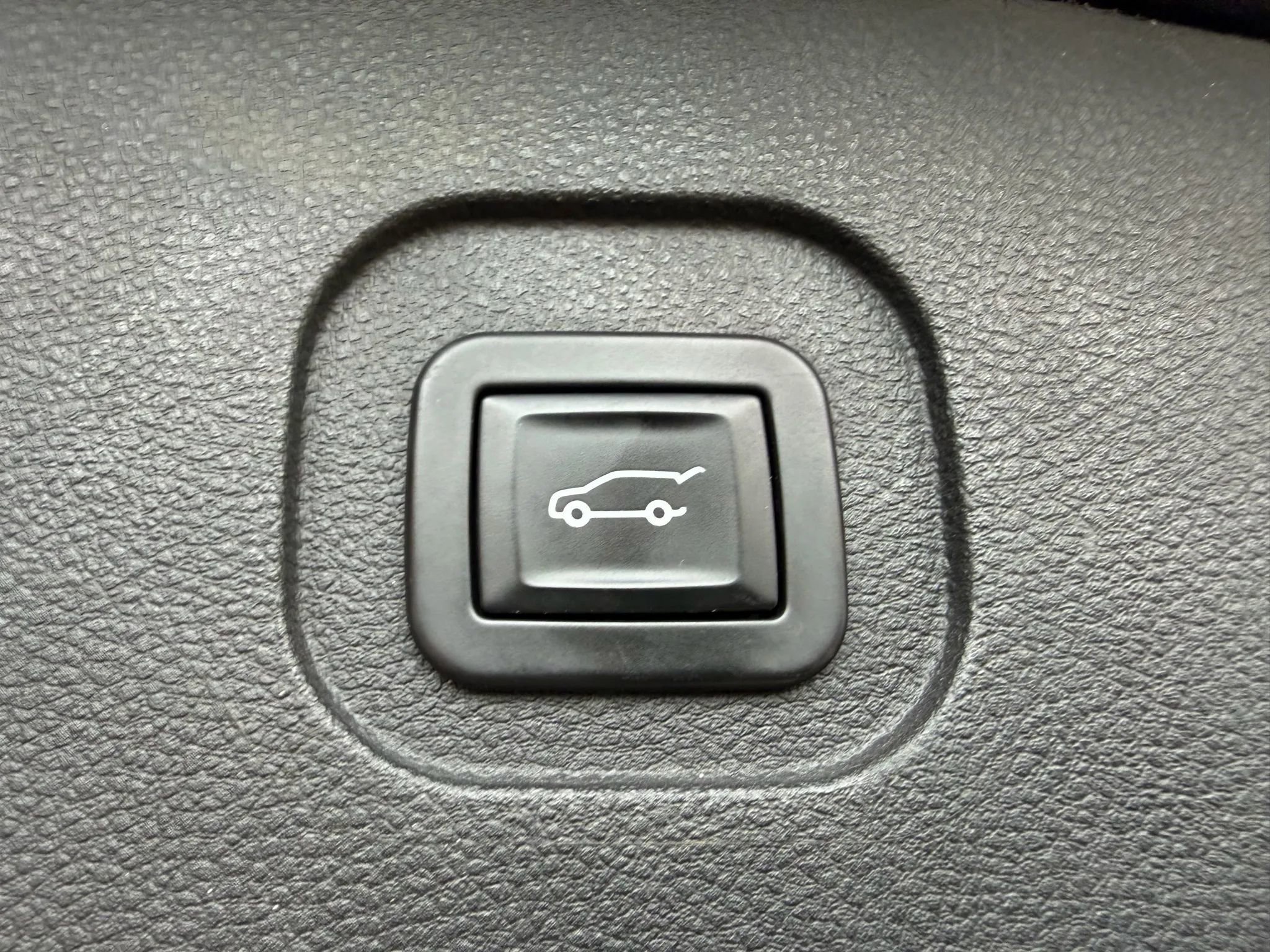 Used 2017 Chevrolet Equinox Premier w/ Enhanced Convenience Package image 10