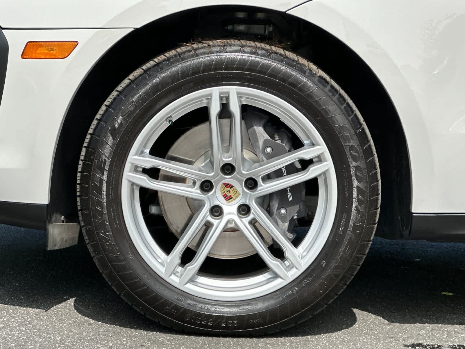 Certified 2023 Porsche Macan AWD/4WD image 30