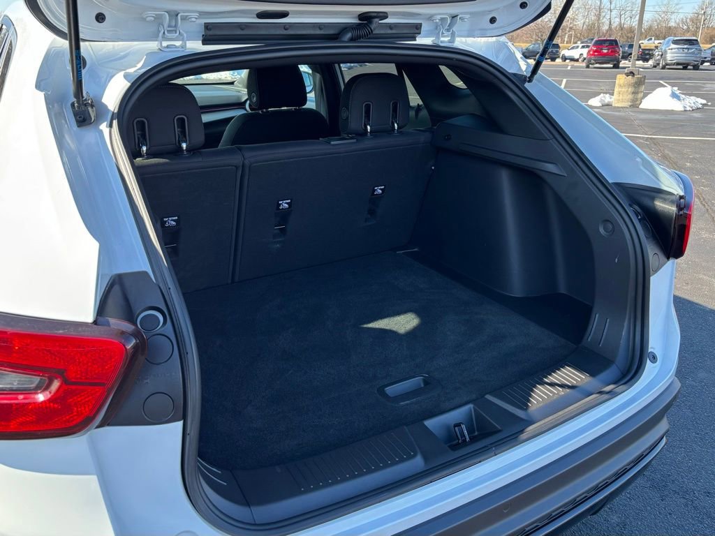 Used 2024 Chevrolet Trax RS w/ Driver Confidence Package image 17