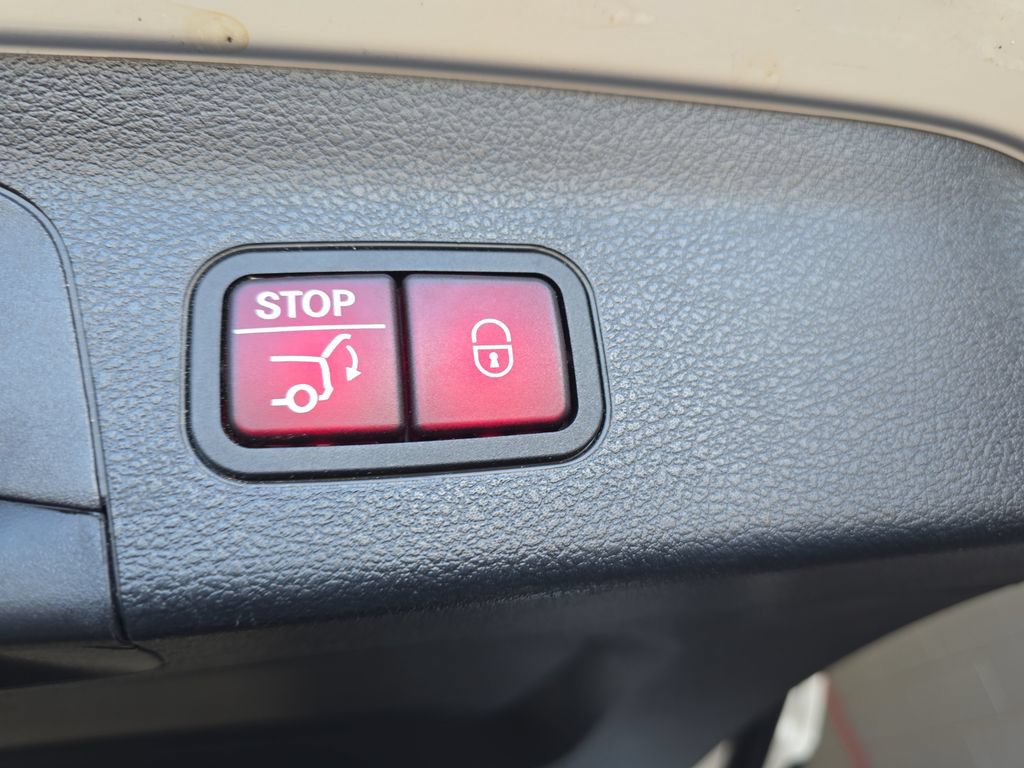 Used 2024 Mercedes-Benz GLS 450 4MATIC image 17