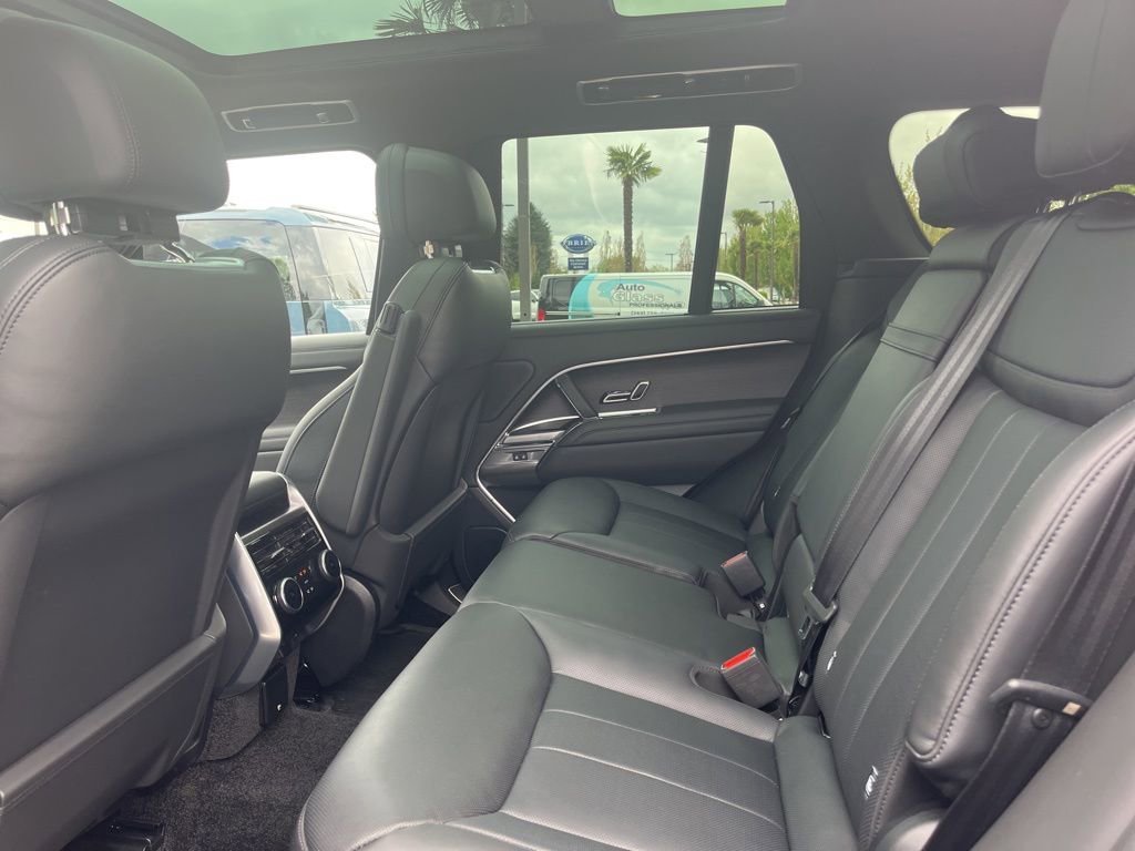 Certified 2025 Land Rover Range Rover SE AWD/4WD image 5