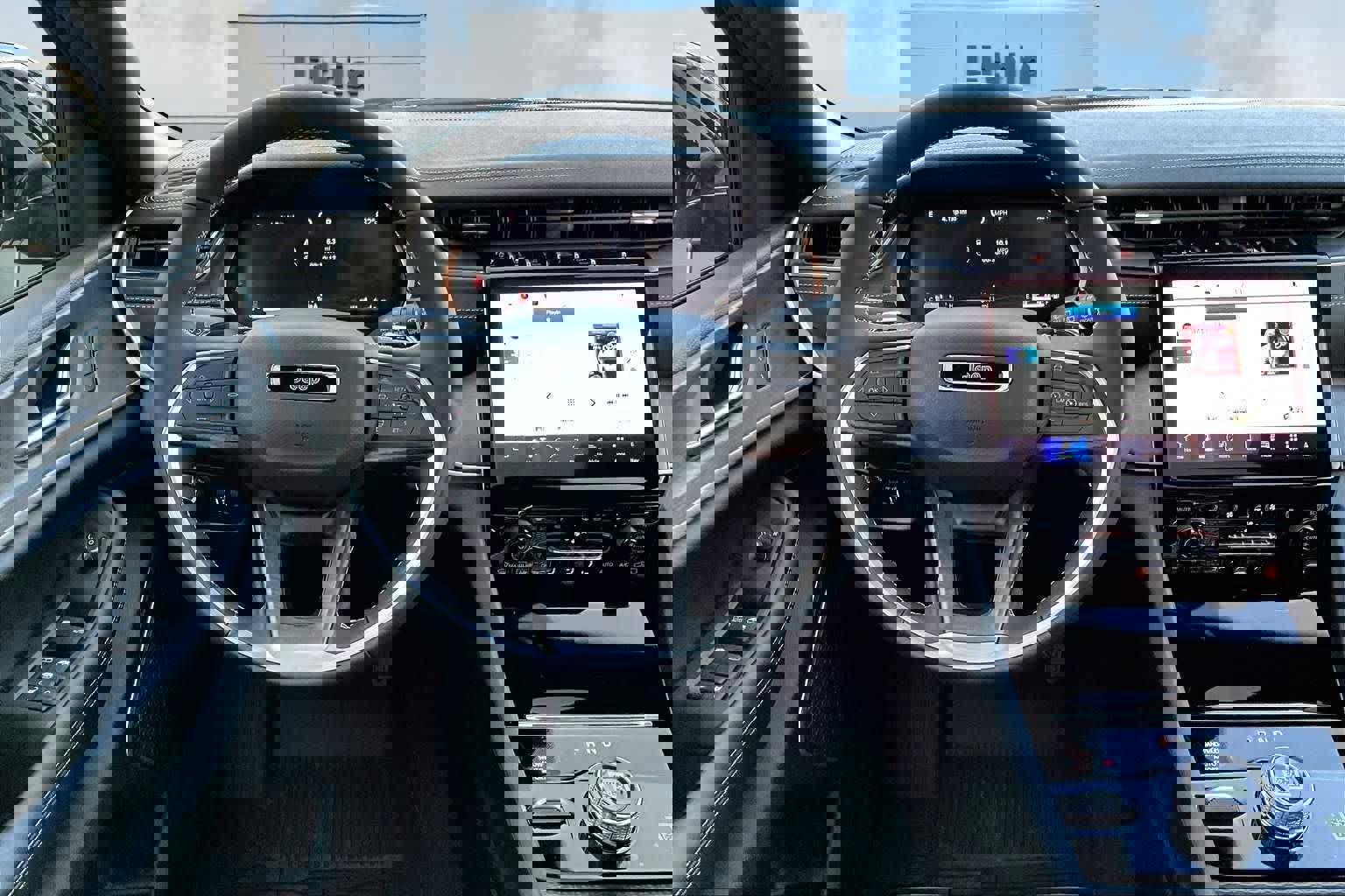 New 2025 Jeep Grand Cherokee Limited w/ Luxury Tech Group II image 16