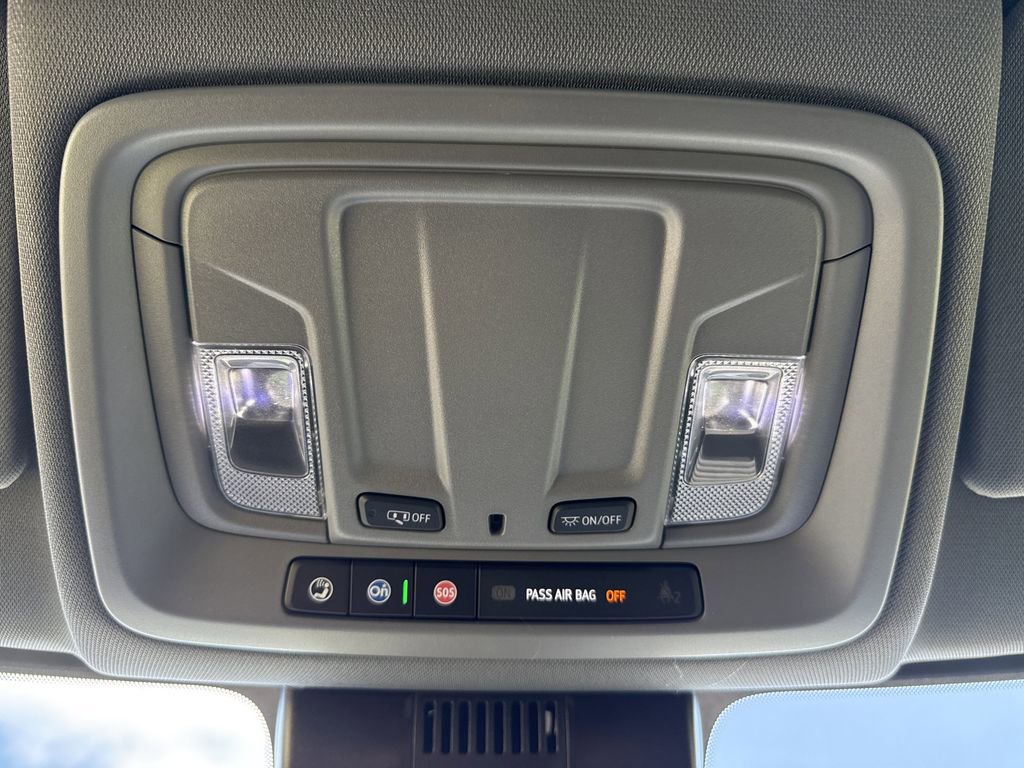 Used 2025 Chevrolet Silverado 1500 Custom image 32