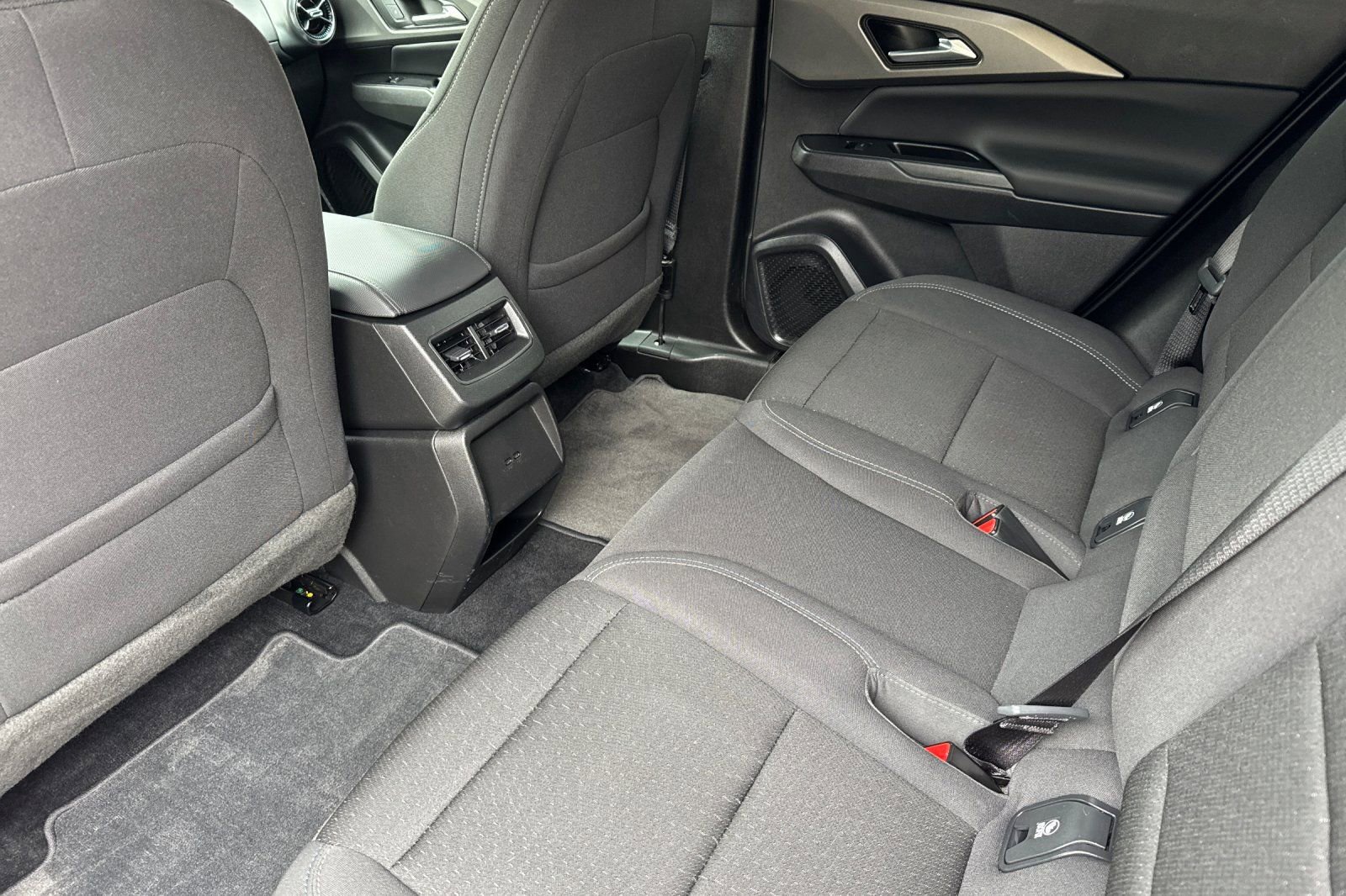 Used 2025 Chevrolet Equinox EV LT w/ Comfort Package FWD image 12
