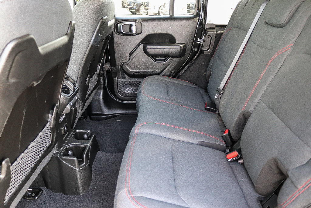 Used 2025 Jeep Wrangler Unlimited Rubicon AWD/4WD image 18