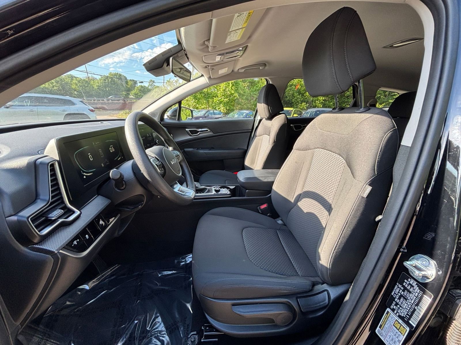 Used 2025 Kia Sportage LX FWD image 32