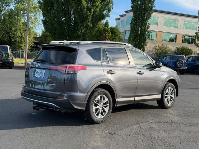 Used 2018 Toyota RAV4 LE AWD/4WD image 3