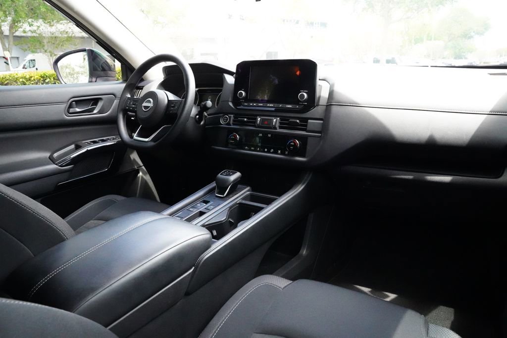 Used 2023 Nissan Pathfinder S image 18