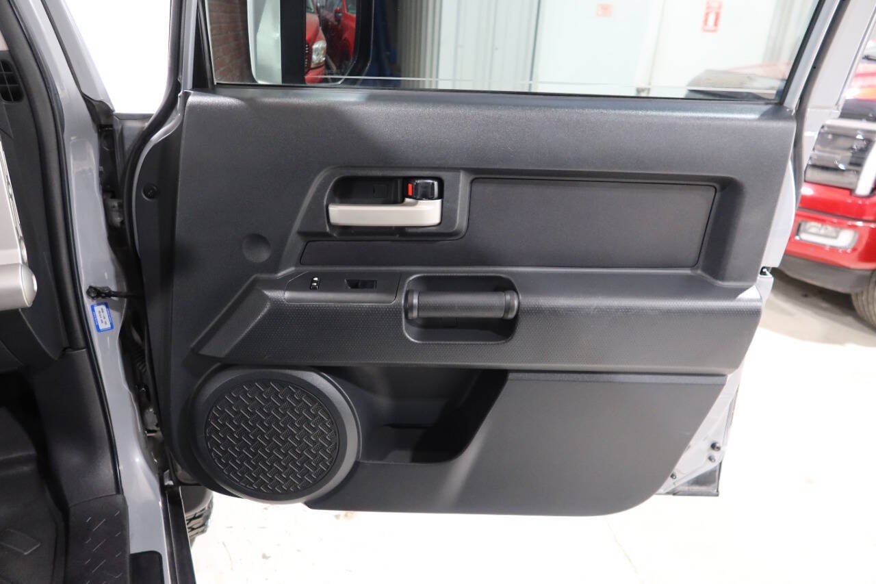 Used 2014 Toyota FJ Cruiser 4WD w/ Convenience Package image 14