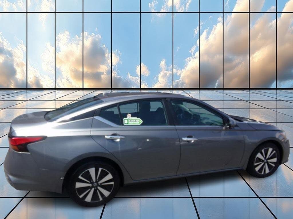 Used 2021 Nissan Altima 2.5 SV w/ SV Premium Package image 1