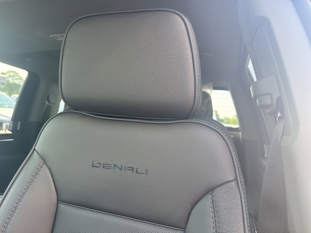 New 2025 GMC Sierra 2500 Denali w/ Denali Reserve Package image 13